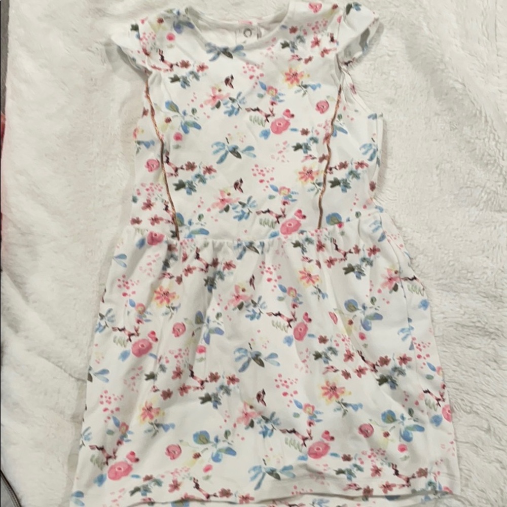 Girls spring dress.